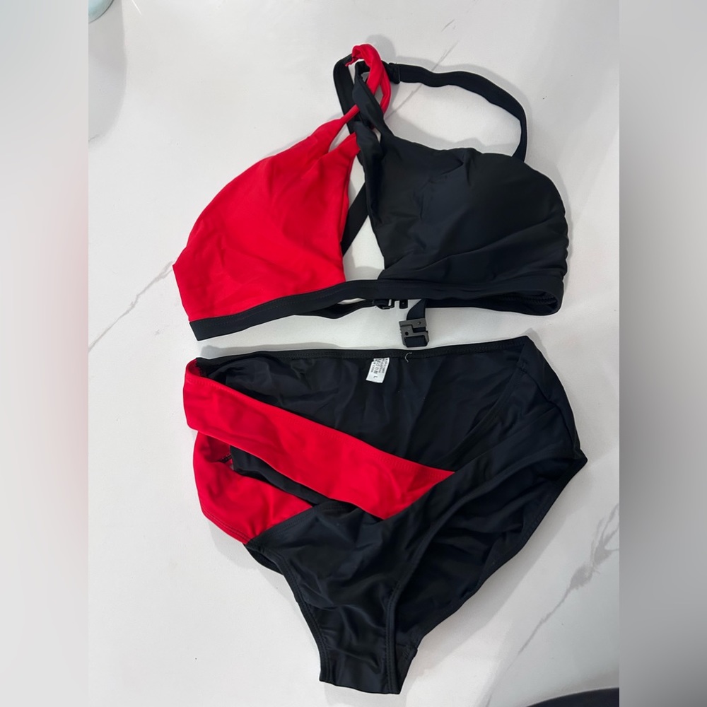 Swimming suit size large - Picture 2 of 3